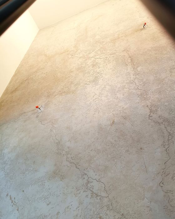 Dekoracje ścian tynki dekoracyjne beton architektoniczny tynkowanie