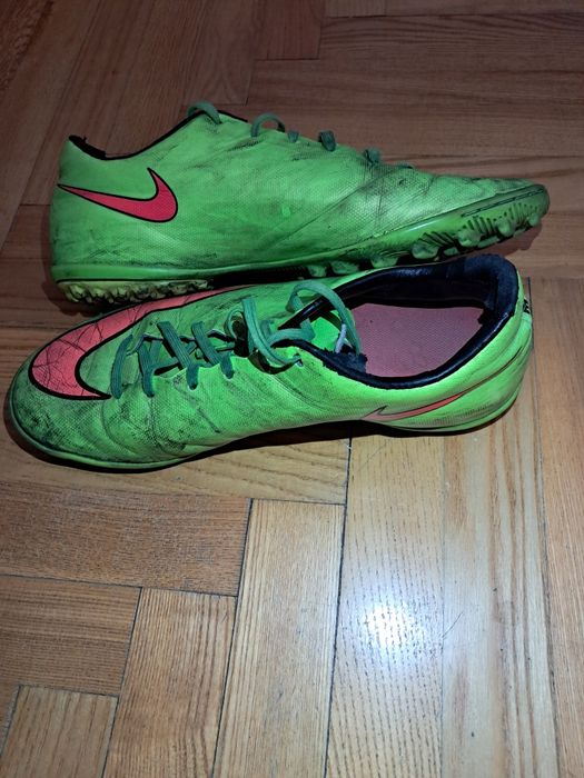 Сороконожки, бутсы, копы, футзалки Nike HypervenomX Phelon II TF.