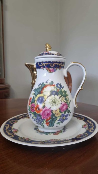 Jarra com prato decorativo