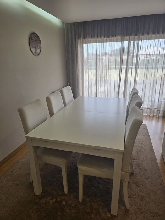 Vendo Mesa e Cadeiras