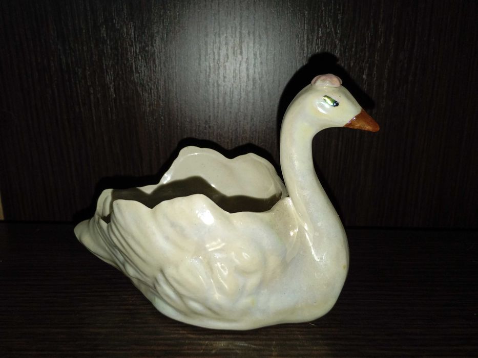 Фарфоровая конфетница