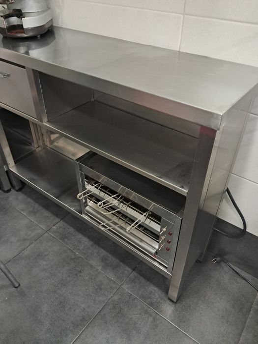 Bancada de apoio simples com gaveta