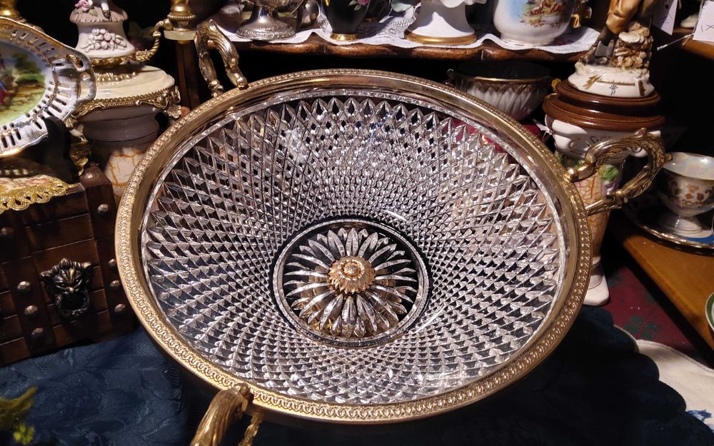 Kryształowa owocarka w mosiężnym okuciu