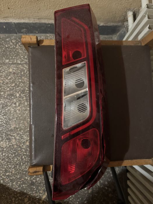Задній стоп (ліхтар) Renault Express оригінал с дефектом