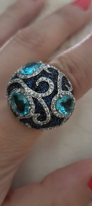 Anel em prata com pedras azuis