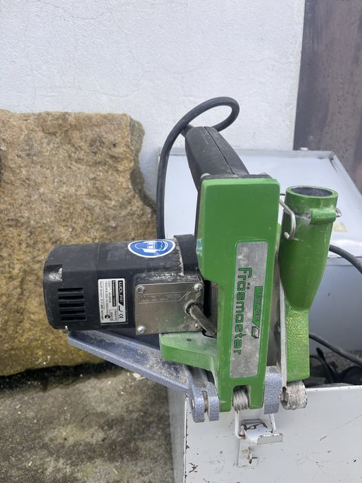 Maquina de abrir rasgos em linolio e pvc