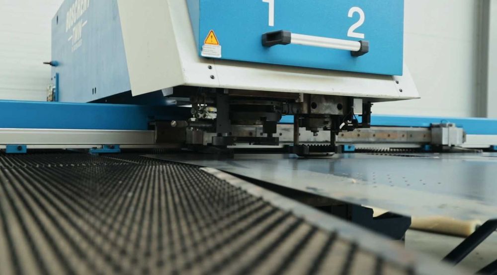 Перфорація та вирубка на координатно-пробивному станку фірми BOCHERT