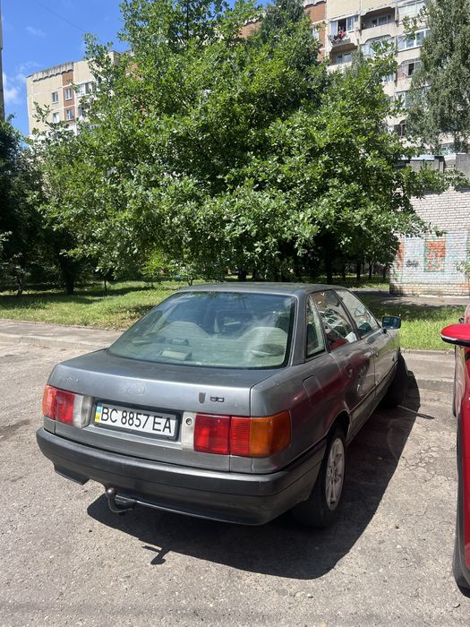 Ауді 80 b3.