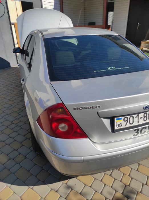 Машина на повному ходу сів і поїхав.