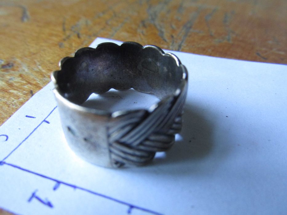 Продам серебряное колечко.