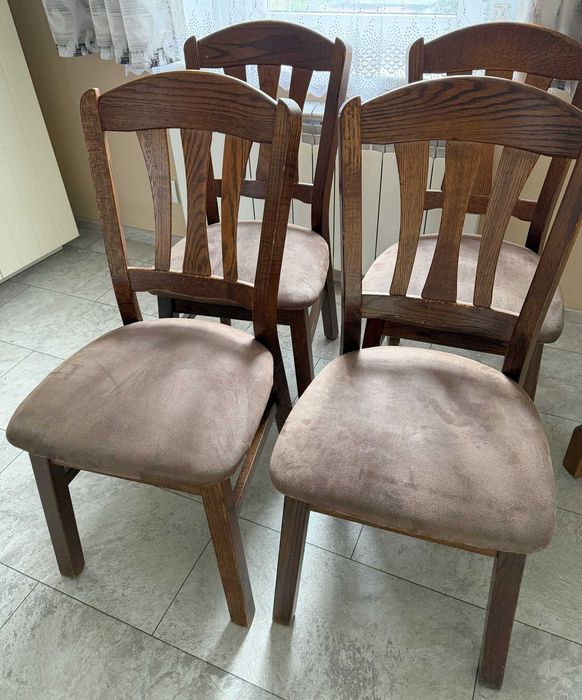 Stół drewniany i 4 solidne krzesła