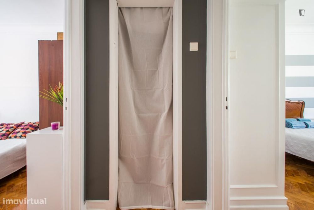 Quarto - localizado em São Sebastião Lisbon