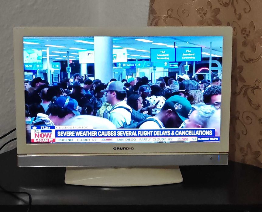 Телевізор Grundig 22" 56 см  з плоским екраном та супутниковим тюнером