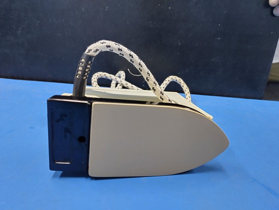 Ferro de engomar de viagem (CIRO)