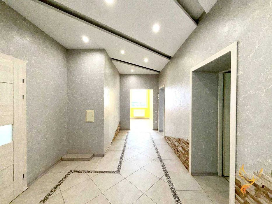 Постанови! Велика квартира з ремонтом в приміській зоні!