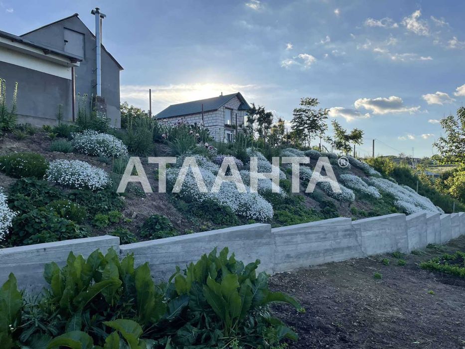 Можно под программы  Дом в Нерубайском с большим участком гараж.