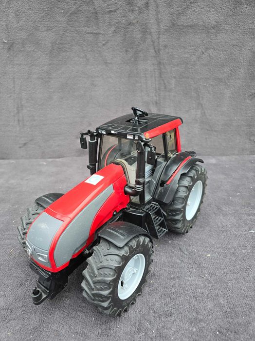 Bruder Valtra T 191
