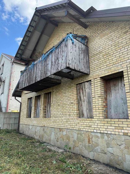 Незавершений будинок та земельна ділянка 6 сот., м. Дубляни