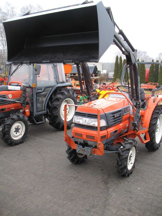 Kubota 4x4 ps pod tur do ogrodu sadu tunelu obory stajni