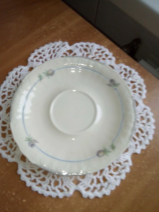 Talerzyk spodeczek kremowy porcelana