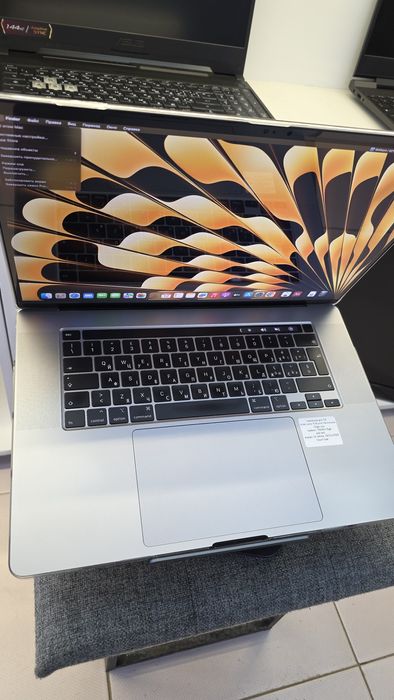 Macbook pro 16  i9 32gb 4tb ssd