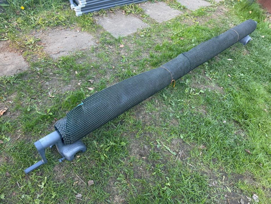 Zwijacz do pokrywy solarnej marki Intex.