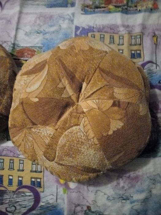 Подушки інтер'єрні на диван