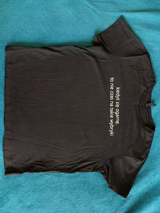 Czarny T-shirt z ciekawym napisem