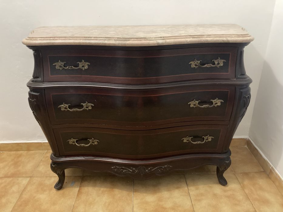 Cómoda com tampo em mármore