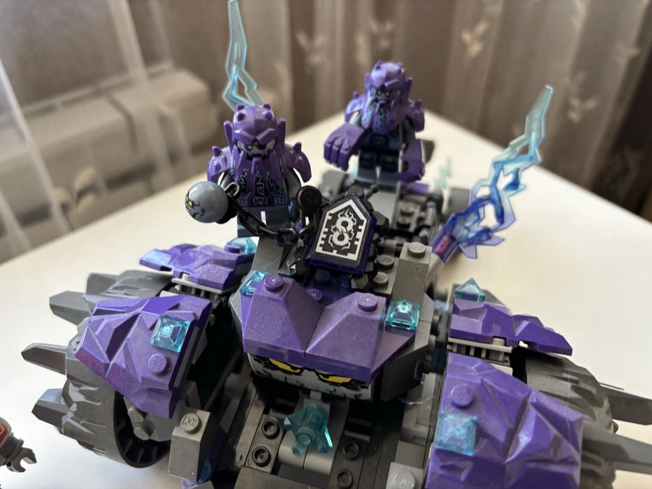 Lego Nexo Knights 70350 і 70312