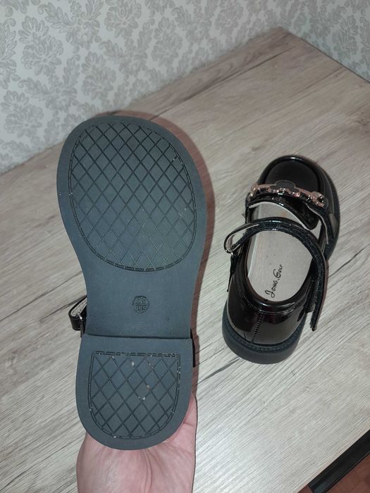 Туфельки для дівчинки