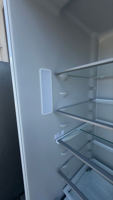 Преміальний вбудований холодильник Electrolux  як новий No Frost | 376 л | 2025