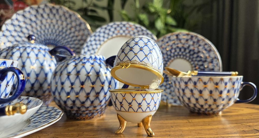 Porcelanowy serwis do herbaty – Łomonosow. Siatka kobaltowa.