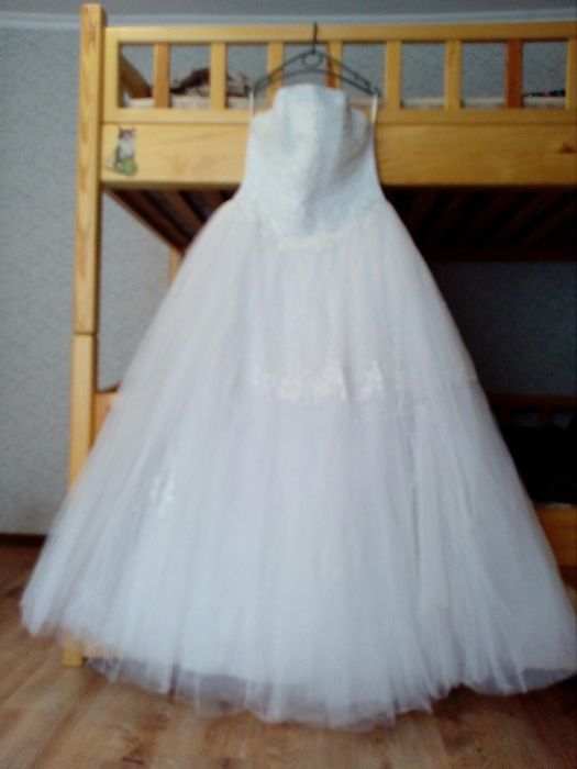 Весільна сукня ...