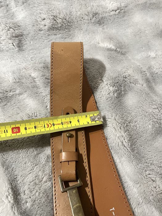 Pasek z meyalową klamrą