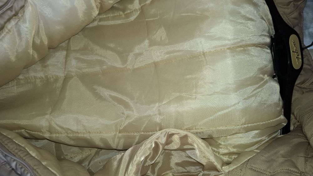 Blusão acolchoado com capuz