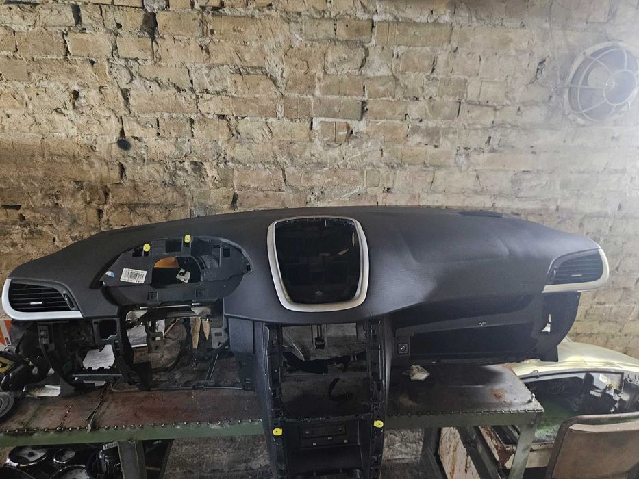 Разборка Peugeot 207 хэтчбек - капот, фара, фонарь, ляда, рейка, балка