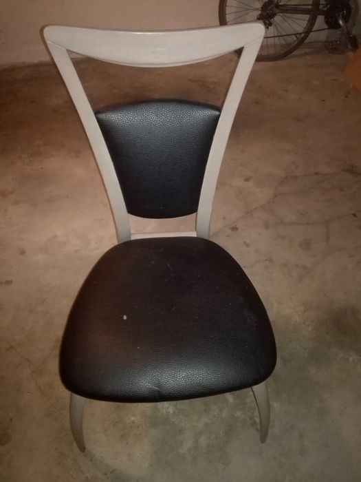 Vendo 2 cadeiras para desocupar
