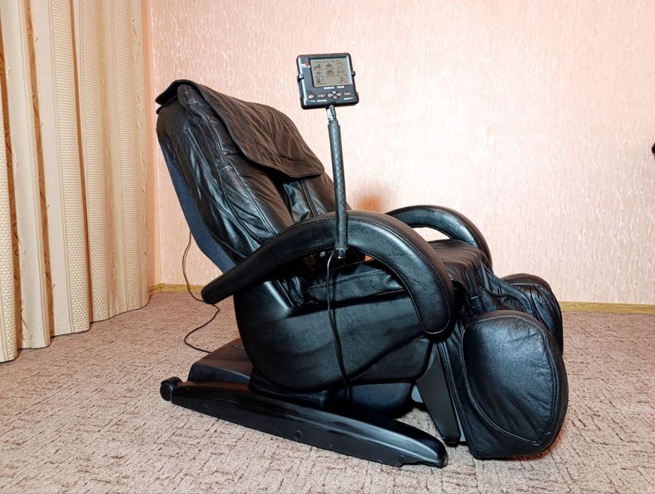 Продам шкіряне масажне крісло