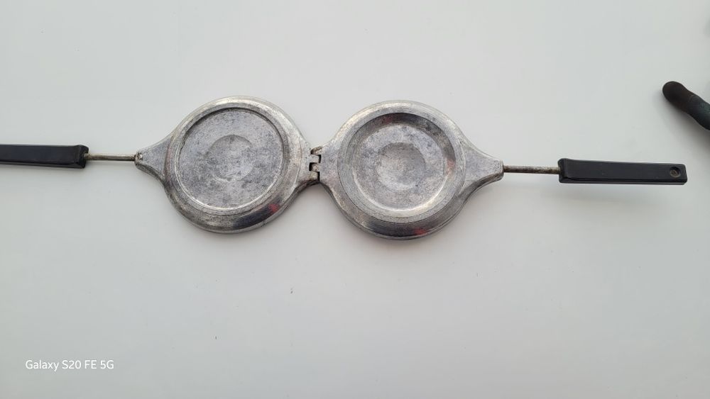 Продам вафельницу производства  СССР