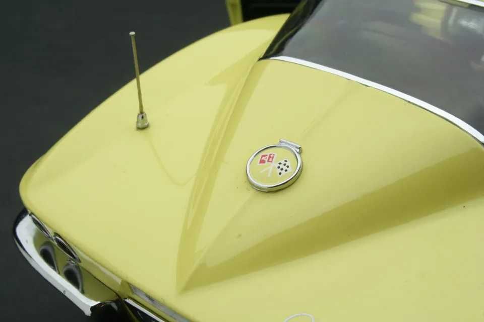1/18 Exoto Chevrolet Corvette 327 L79 Sting ray (sunfire yellow) 1967