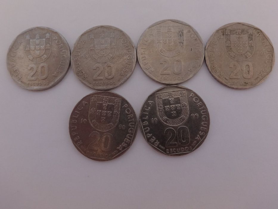 Moedas de 20 escudos e 50 escudos