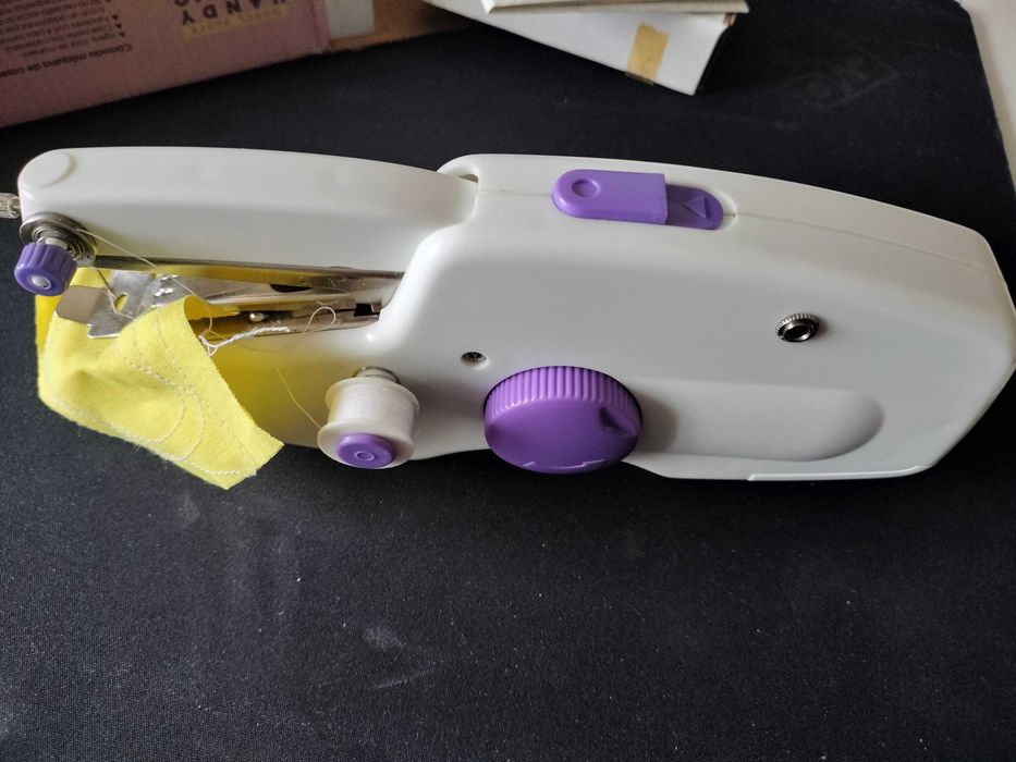 Máquina de Costura manual - Nova