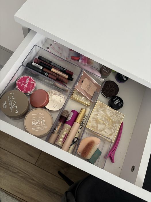 Toaletka led z krzesłem