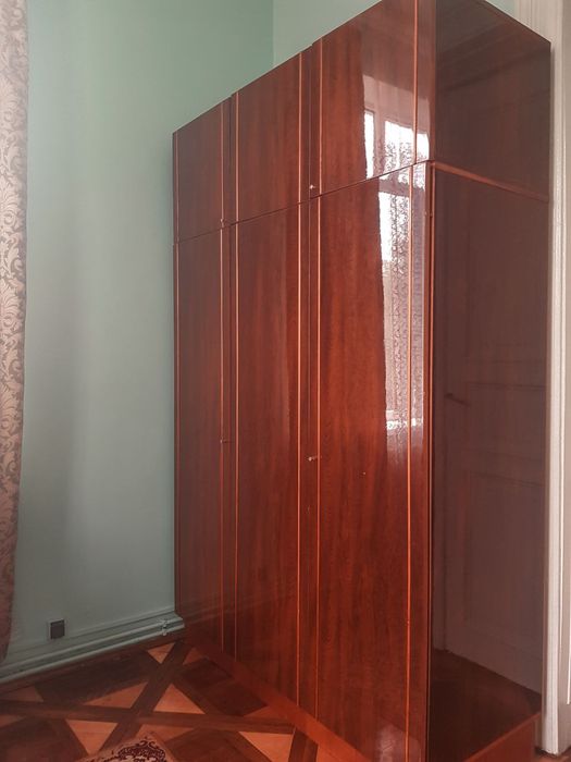 Шафа для одягу в спальню