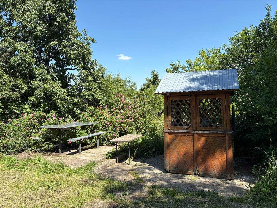 15км від центра чернівців Продам домоволодіння з двома житловими будинками на 50 сотках землі  Чернівецька область, Чернівецький район, с. Кут