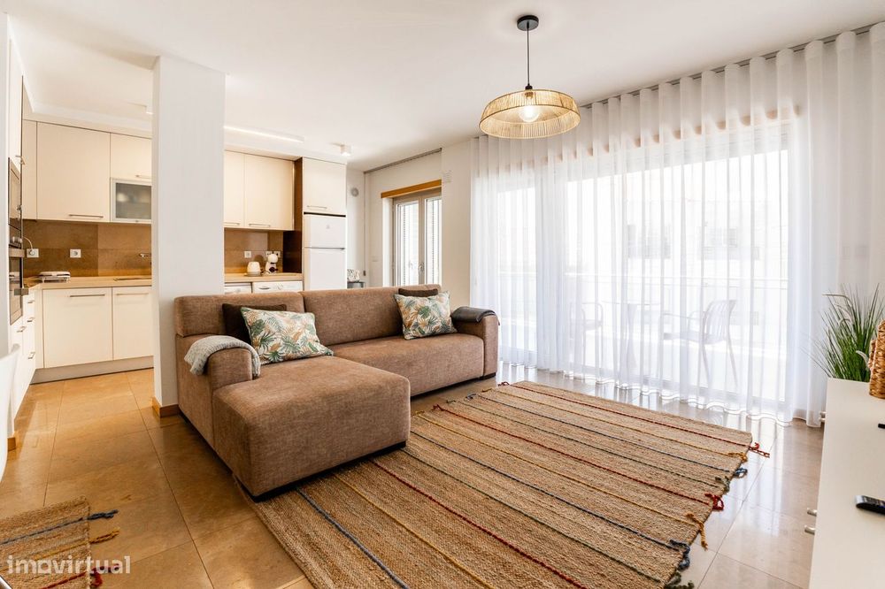 Apartamento T2, MOBILADO, com lugar de estacionamento, na Nazaré.