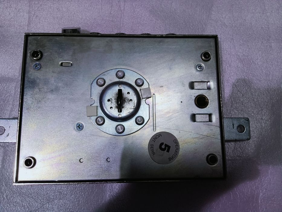 Fechadura de porta blindada