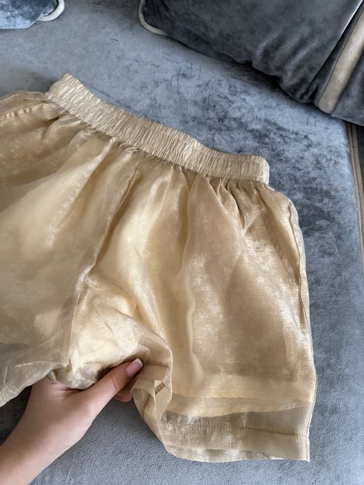 Бежевый костюм люкс бренд