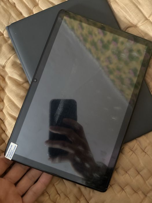 Планшет (в заводській плівці)